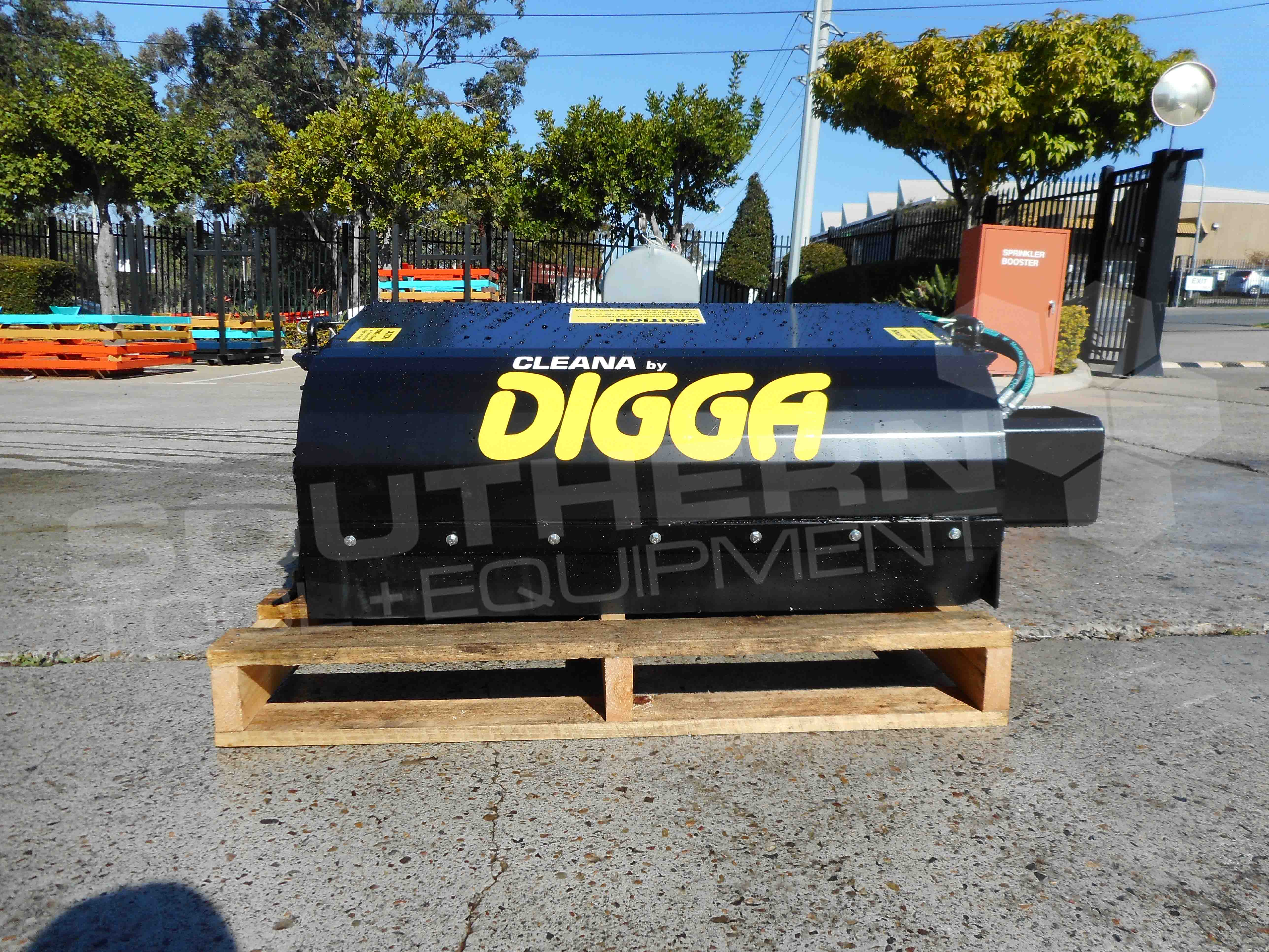 DIGGA 1100mm Enclosed Skid Steer Bucket Broom Sweeper Southern Tool