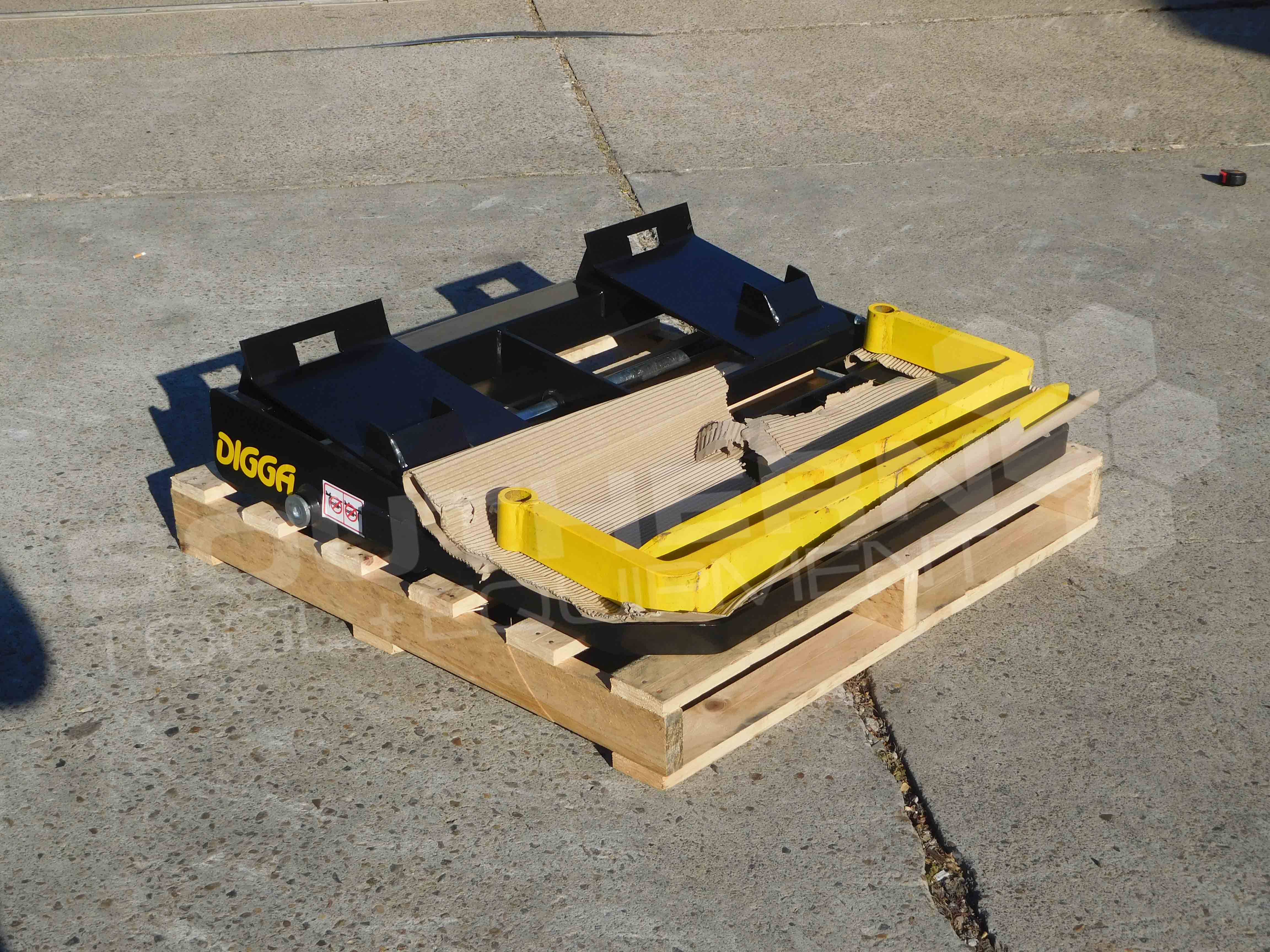 DIGGA 900kg Mini Skid Steer Pallet Forks Southern Tool + Equipment Co