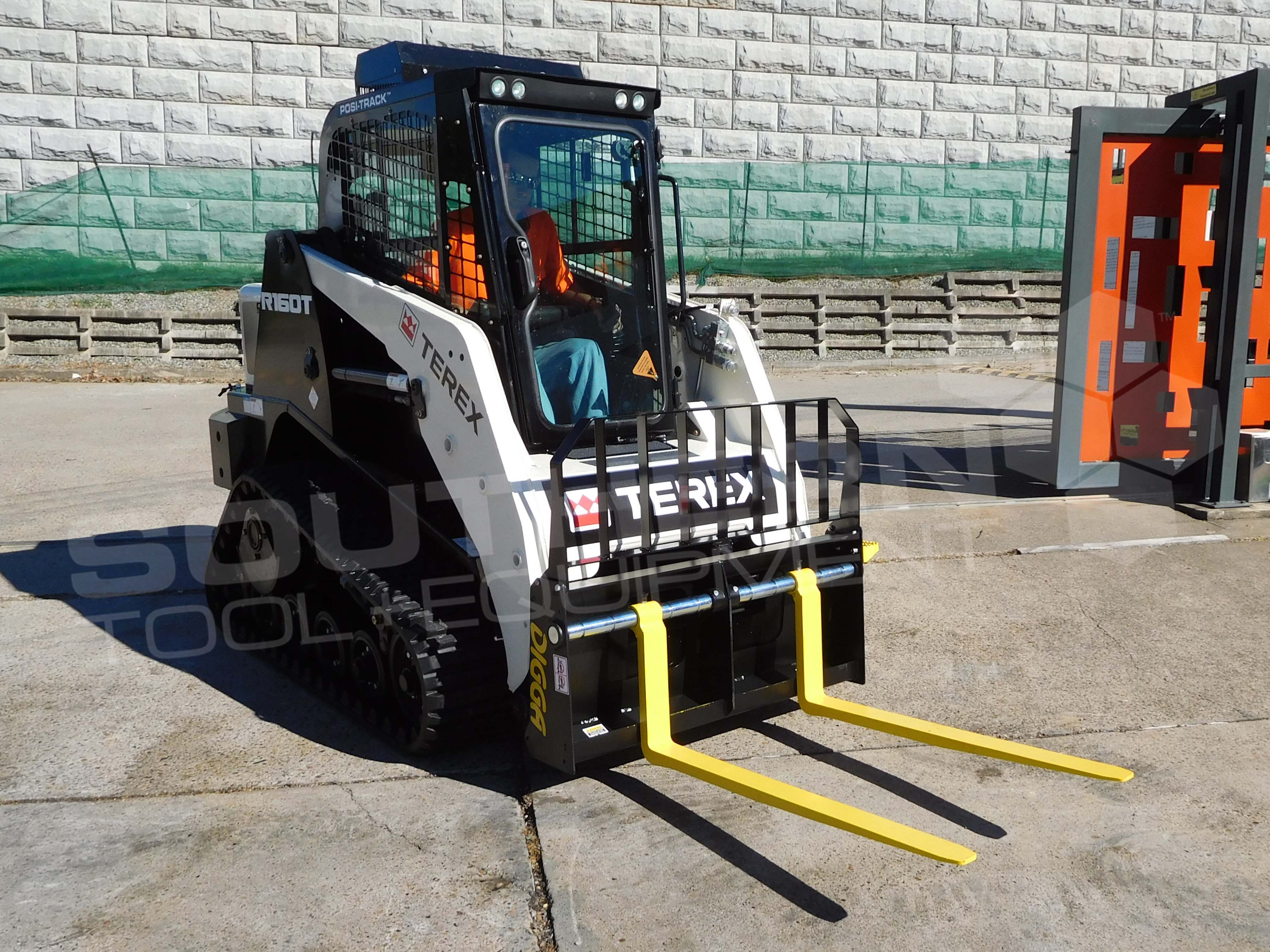 DIGGA 1500kg Multifit Skid Steer Pallet Forks Southern Tool