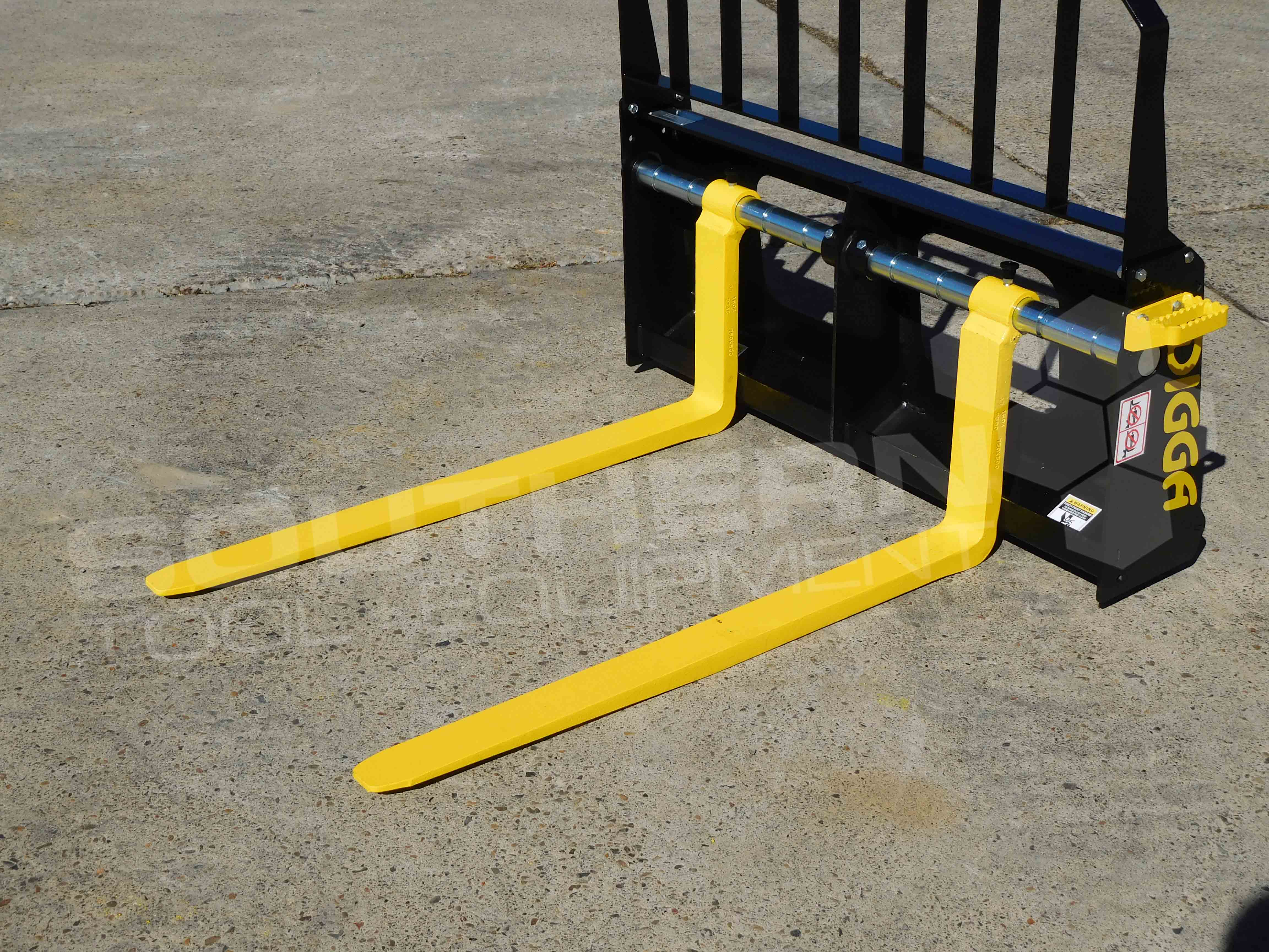 DIGGA 1500kg Multifit Skid Steer Pallet Forks Southern Tool