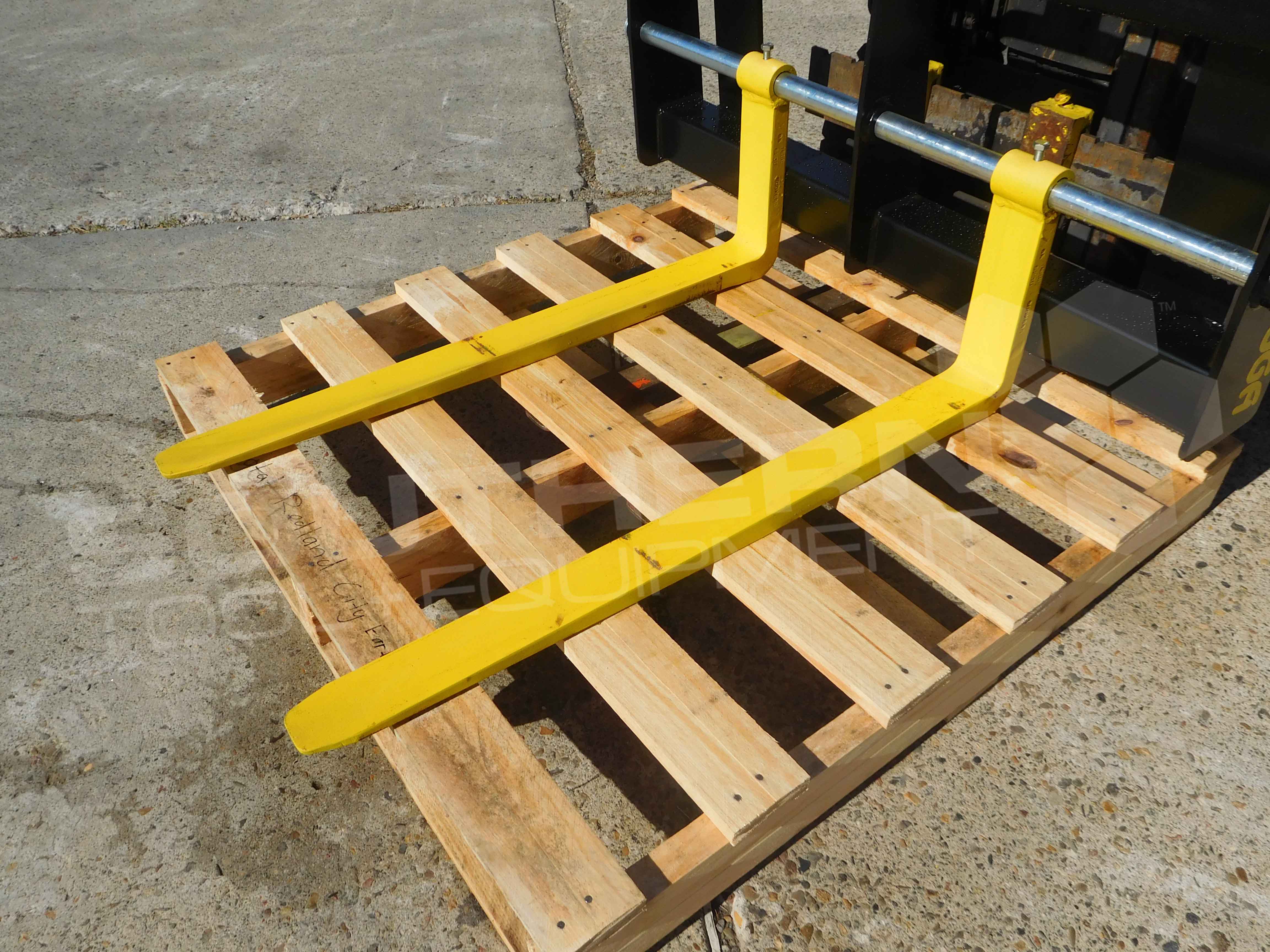 DIGGA 1600kg Toyota Skid Steer Pallet Forks Southern Tool + Equipment