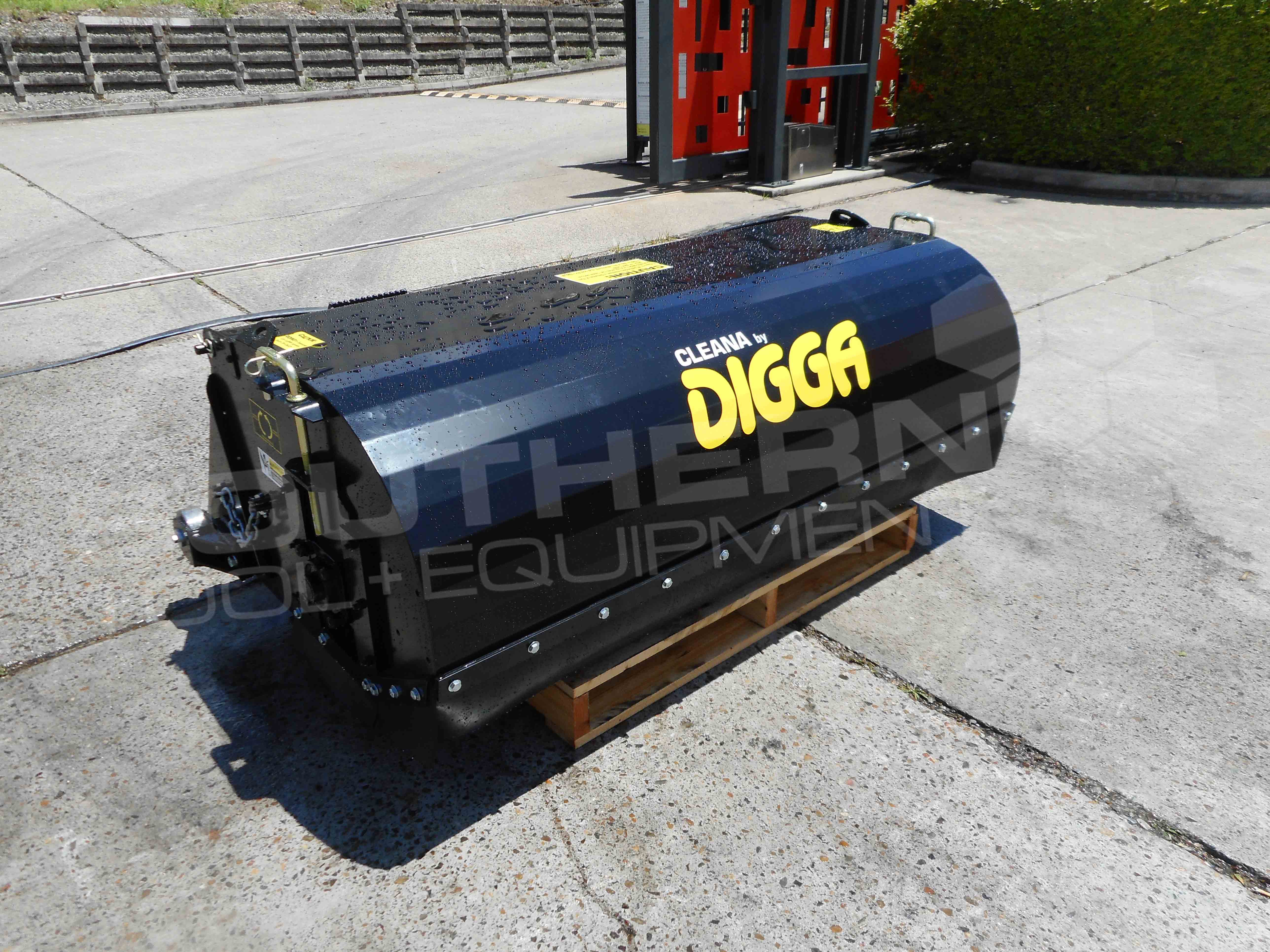 DIGGA 1600mm Enclosed Skid Steer Bucket Broom Sweeper Southern Tool