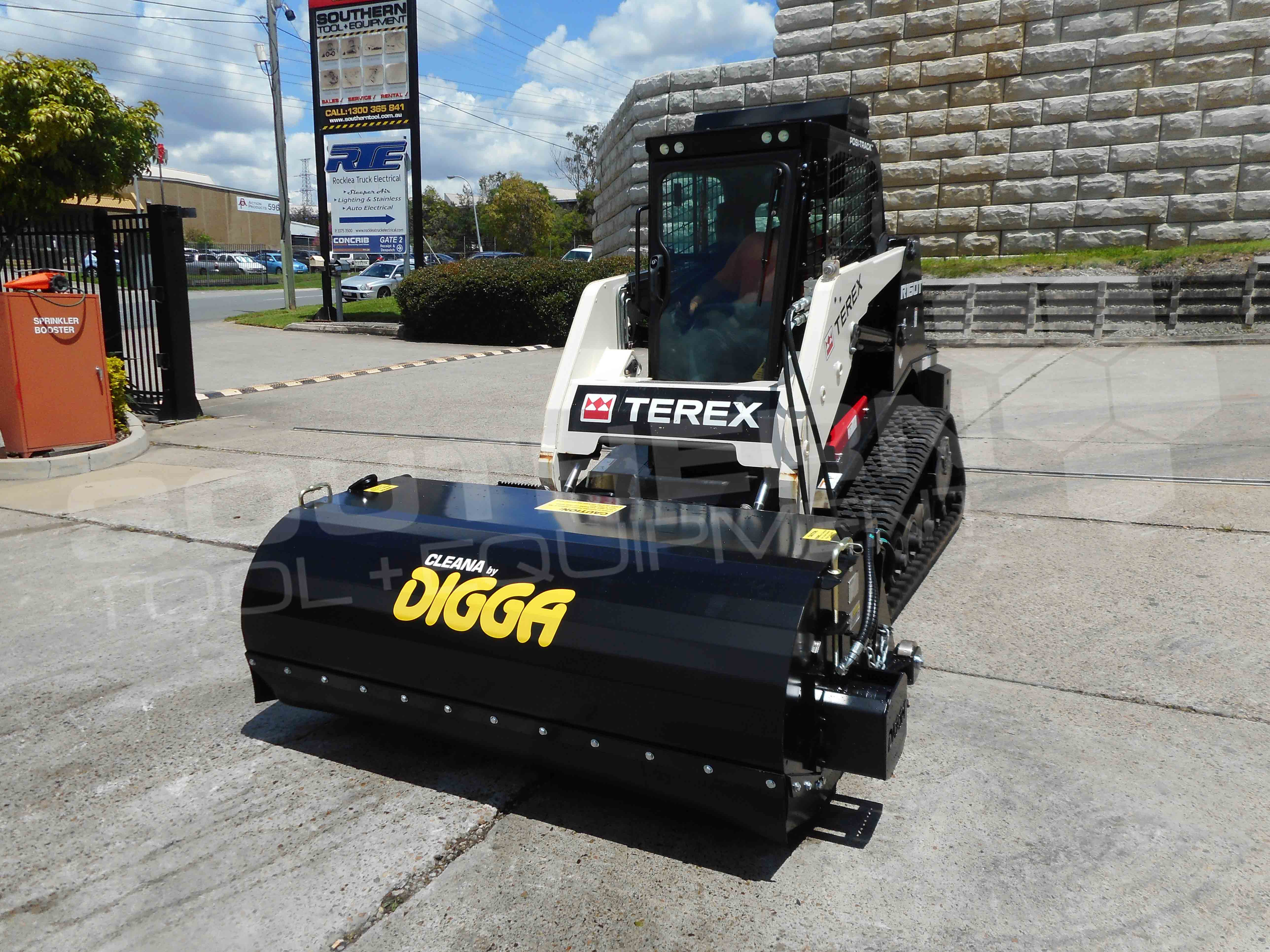 DIGGA 1800mm Enclosed Skid Steer Bucket Broom Sweeper Southern Tool