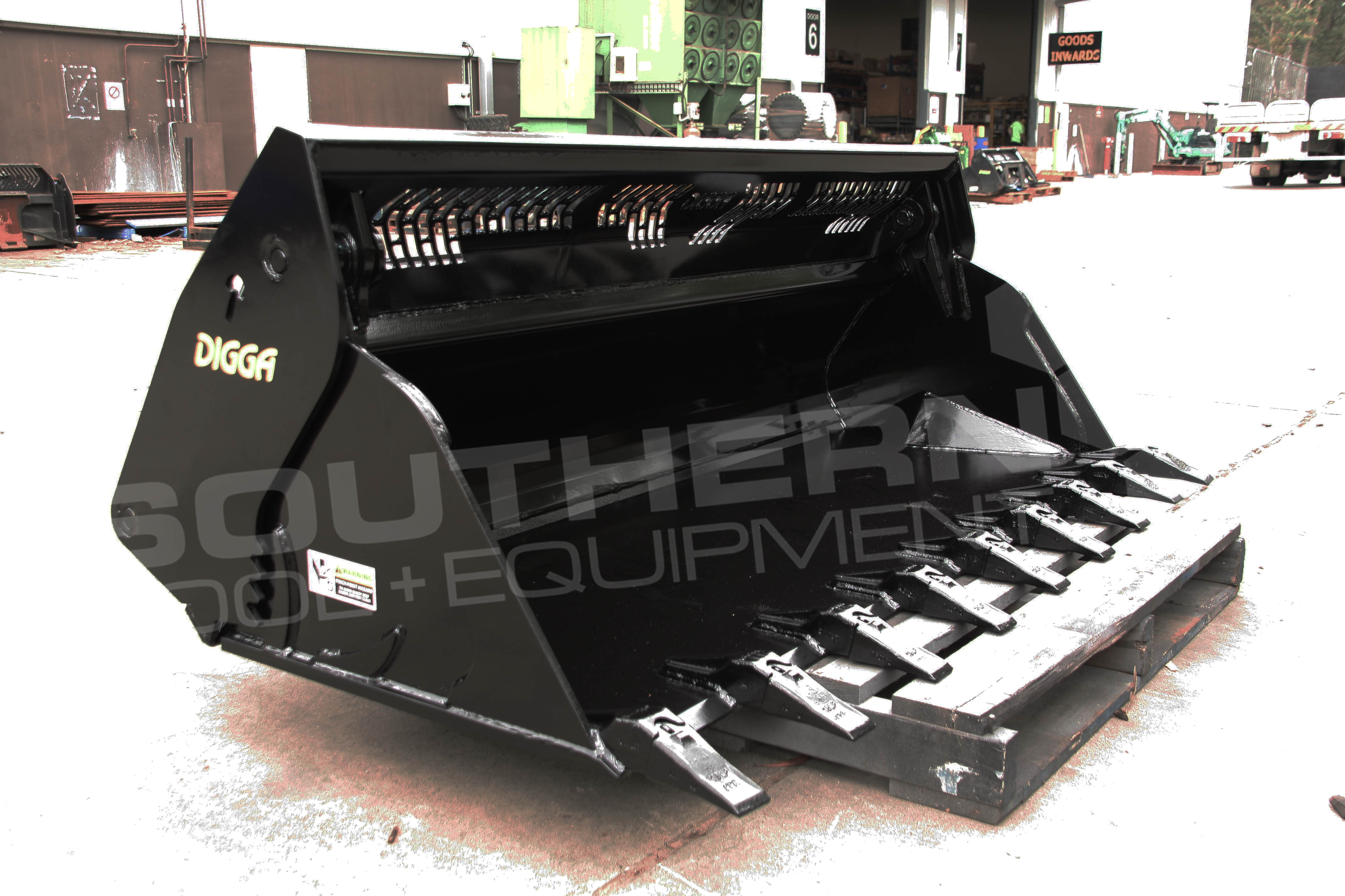 DIGGA 1880mm High Volume Skid Steer 4 in 1 Bucket Southern Tool