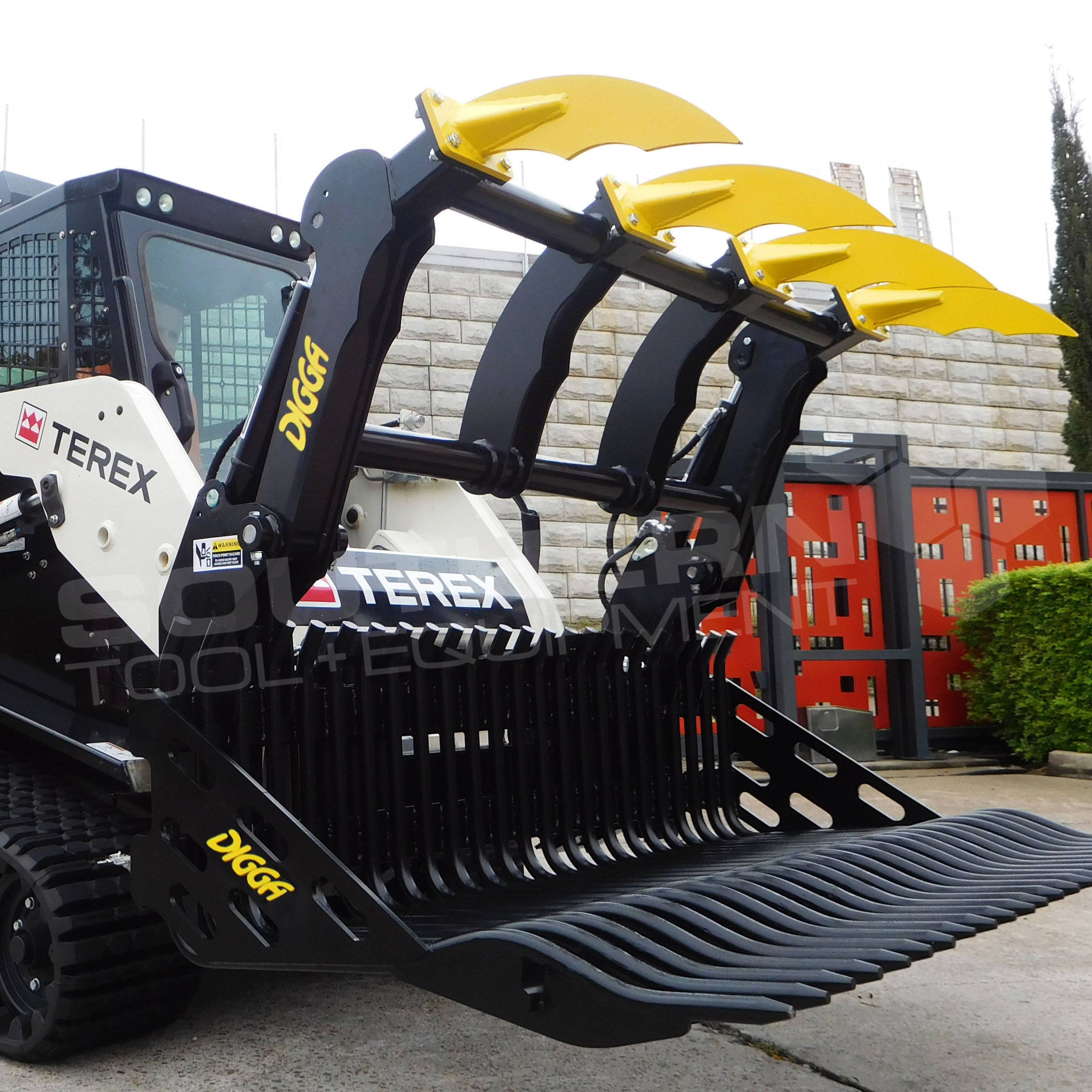 DIGGA 1900mm Skid Steer Grapple Bucket Southern Tool + Equipment Co