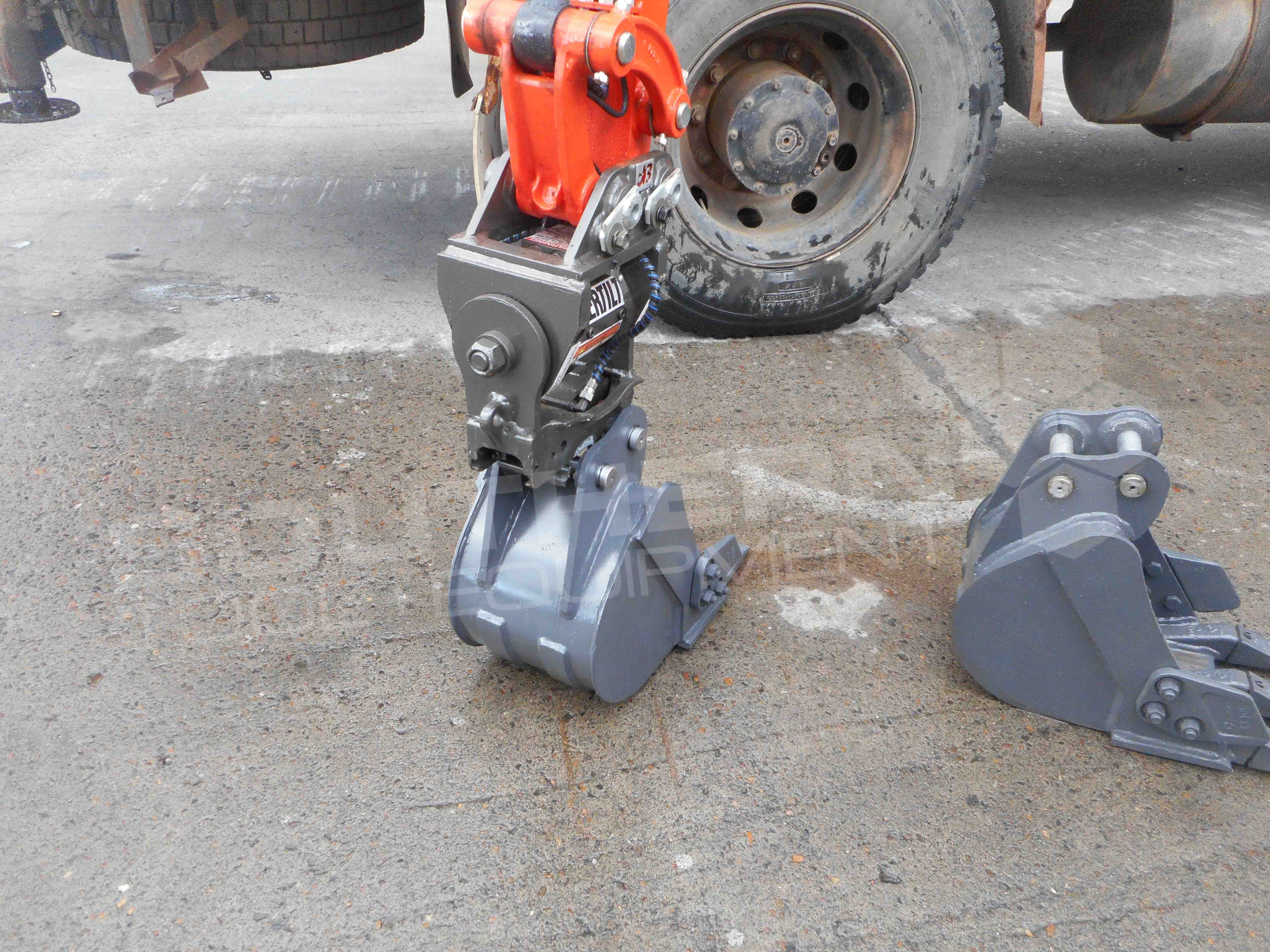 JB Calibre Tilting Quick Hitch to suit 2.5 4 Ton Excavators